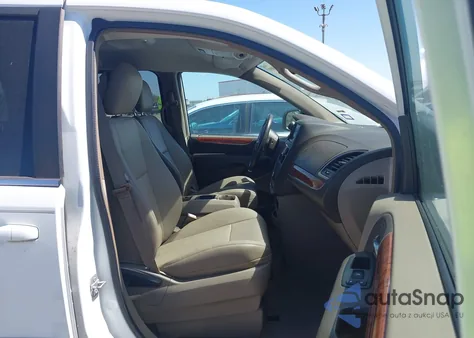 2015 Chrysler Town & Country Touring z USA, uszkodzony, nr VIN 2C4RC1BG9FR638504